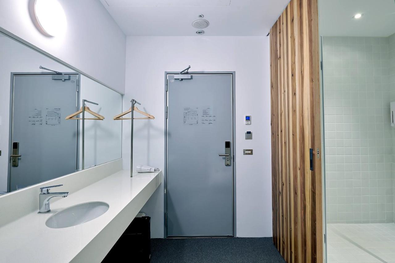 Star Hostel Taichung Parklane Extérieur photo